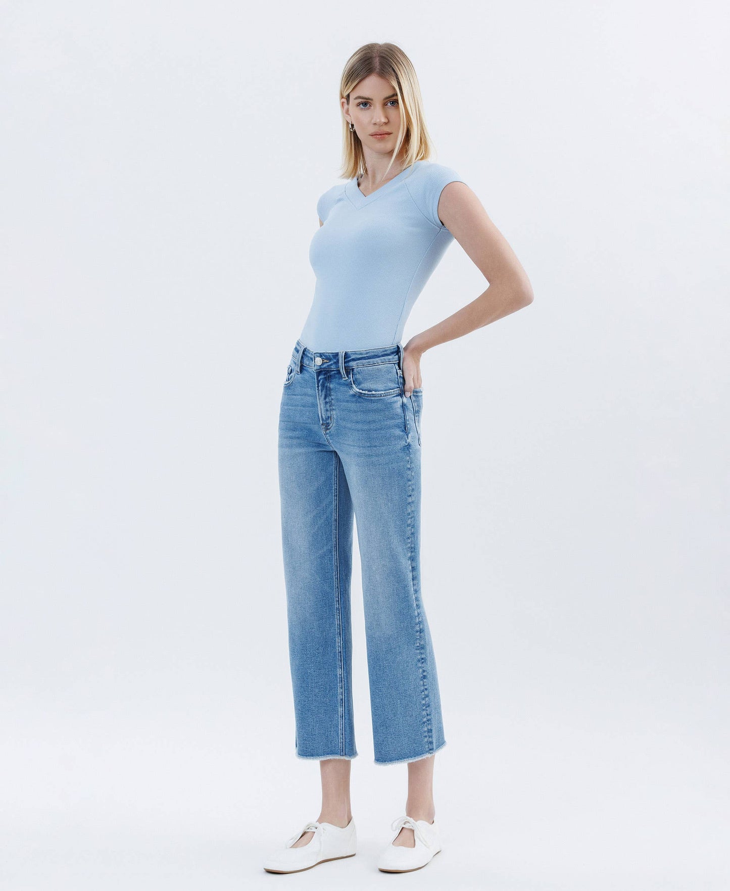 HIGH RISE RAW HEM CROP SLIM WIDE LEG JEANS LV1687