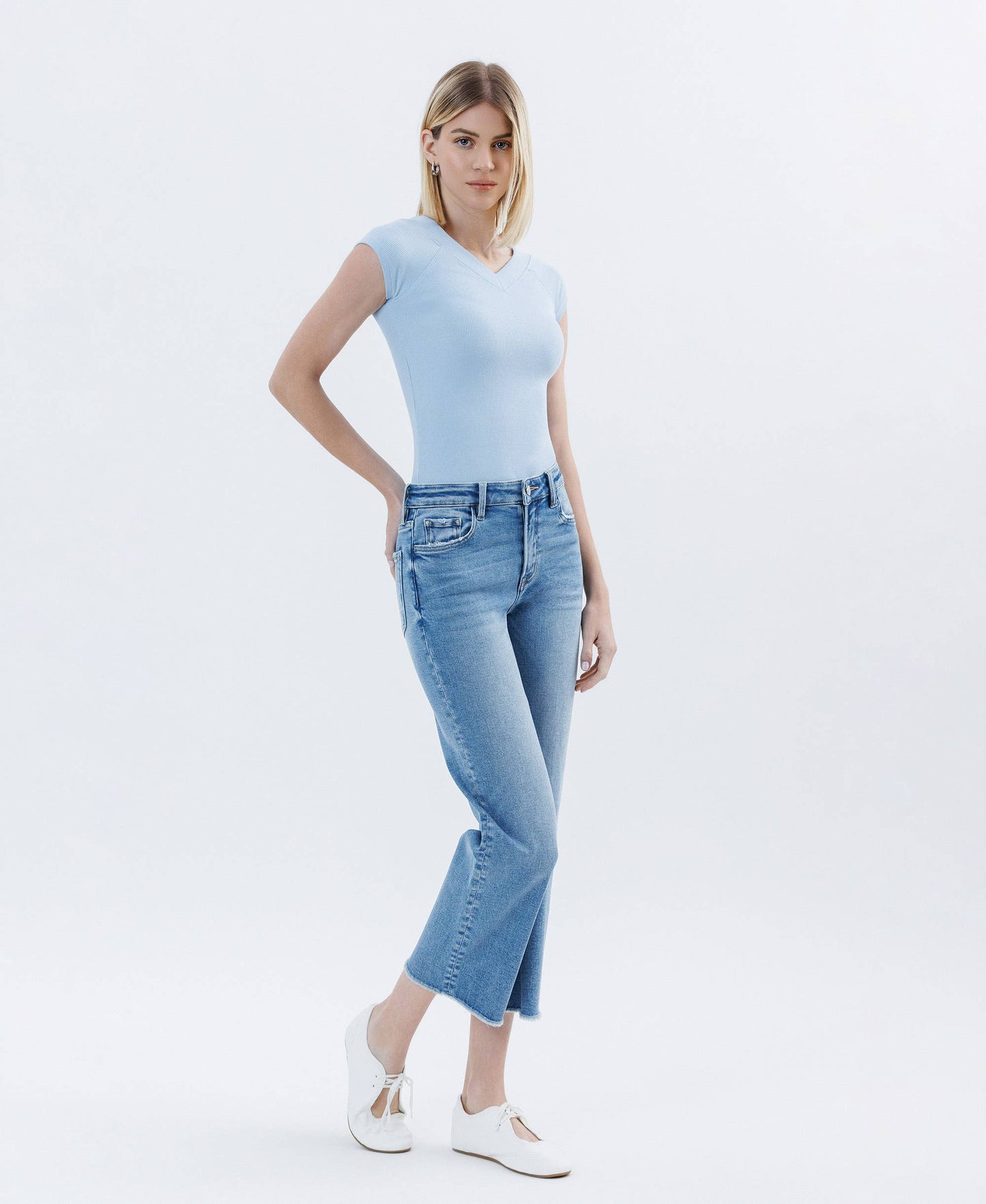 HIGH RISE RAW HEM CROP SLIM WIDE LEG JEANS LV1687